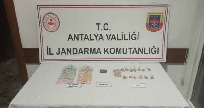 Antalya'da uyuşturucu operasyonunda 3 kişi yakalandı
