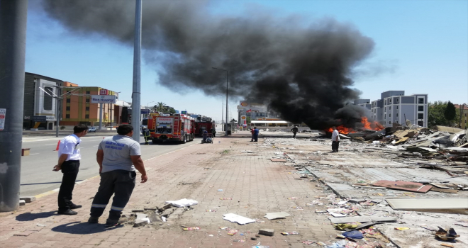 Antalya'da çarşıda çıkan yangın söndürüldü
