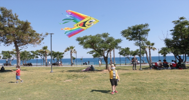 Antalya'daki uçurtma şenliği renkli görüntülere sahne oldu