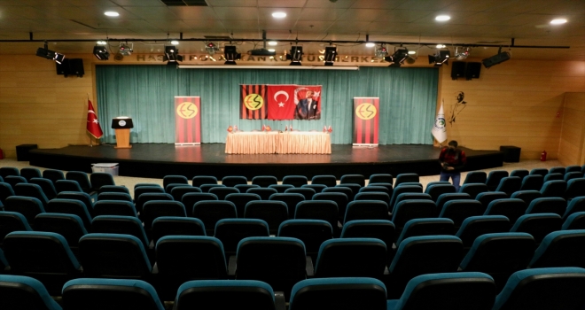 Eskişehirspor'da olağanüstü kongre, yeterli çoğunluk sağlanamadığı için ertelendi