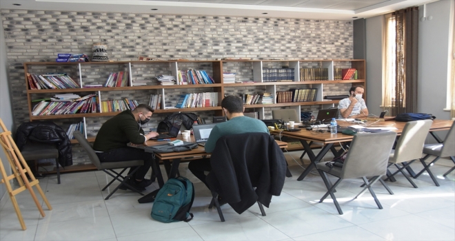 Gençlik Merkezi'nde sınavlara hazırlanıyorlar