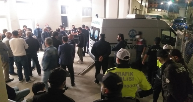 Sivas'ta hafif ticari araç ile otomobil çarpıştı: 9 ölü