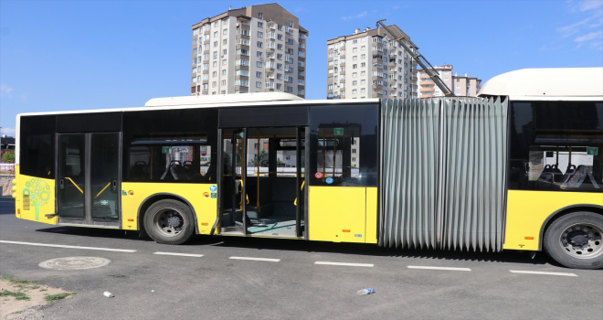 Kayseri'de halk otobüsü ile otomobil çarpıştı: 1 yaralı