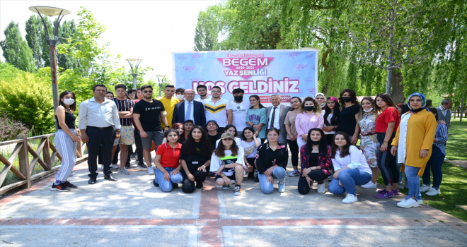 Kırşehir Belediyesi YKS'ye girecek öğrencilere moral şenliği düzenledi