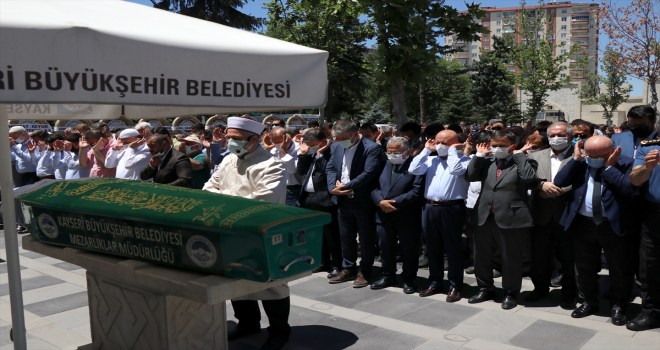 Kocasinan Belediye Başkanı Ahmet Çolakbayrakdar'ın annesi vefat etti