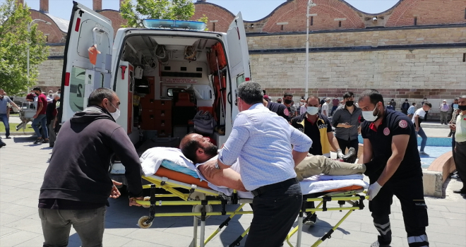 Konya'da bıçaklı kavgada 2 kişi yaralandı