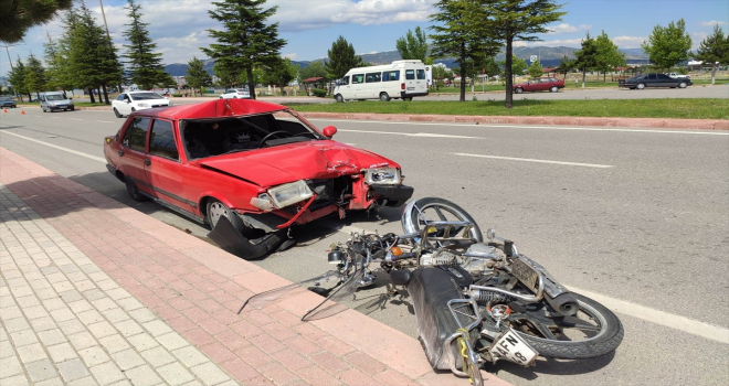 Konya'da otomobil motosiklete çarptı: 2 yaralı