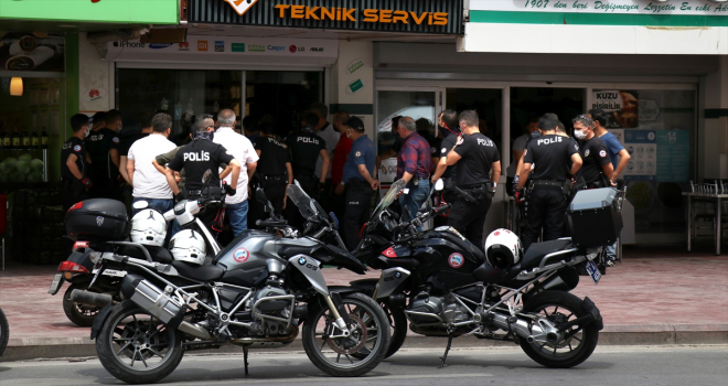 Konya'da tartıştığı kadını korkutmak için havaya ateş açıp kendisini dükkana kilitleyen kişi, gözaltına alındı