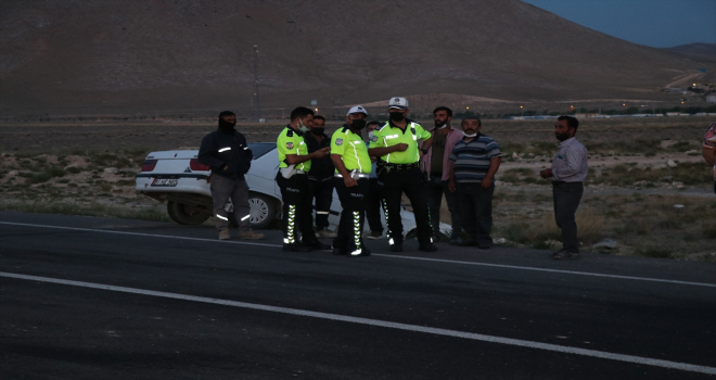 Niğde'de iki otomobil çarpıştı: 4 yaralı