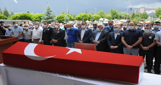 Niğde Ömer Halisdemir Üniversitesinin kurucu rektörü Prof. Dr. Yazgan, son yolculuğuna uğurlandı