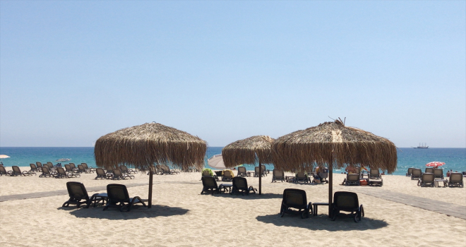 Rusya'nın Türkiye uçuşlarını yeniden başlatma kararı Alanyalı turizmcileri sevindirdi