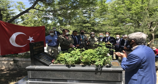 Şair ve yazar Abdurrahim Karakoç, vefatının 9'uncu yılında kabri başında anıldı