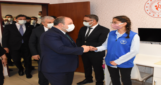Sanayi ve Teknoloji Bakanı Varank, Kırşehir'de gençlerle buluştu
