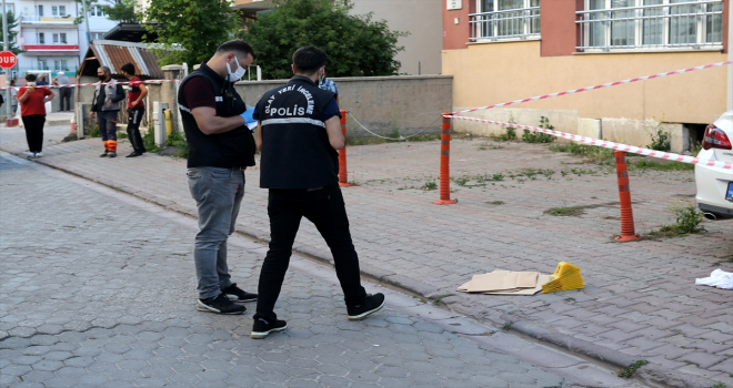 Sivas'ta bıçaklı kavgada 2 kişi yaralandı
