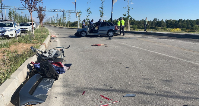 Sivas'ta mezuniyet fotoğrafı çekiminden dönen liseliler kaza yaptı: 1 ölü, 4 yaralı