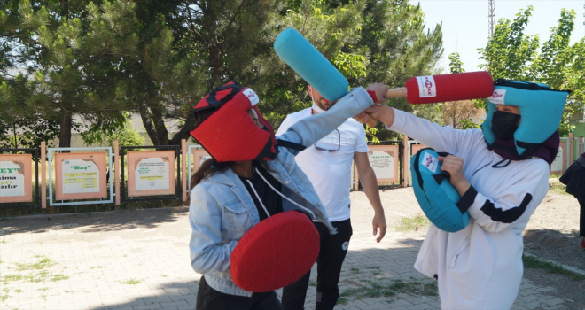 Suşehri'nde köy okulları sporla buluştu 