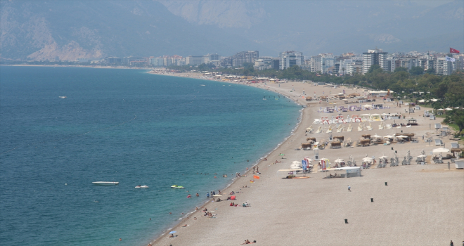 Turizmin başkenti Antalya ile Muğla'da sokağa çıkma kısıtlaması nedeniyle sessizlik hakim