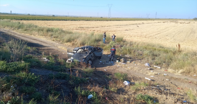 Aksaray'da otomobil şarampole devrildi: 4 yaralı