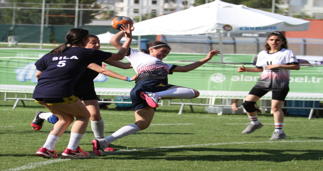Alanya'da düzenlenen hentbol turnuvası başladı