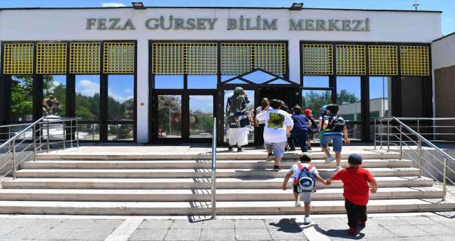 Ankara Büyükşehir Belediyesinin Feza Gürsey Bilim Merkezinde çocuklara yönelik etkinlikler sürüyor