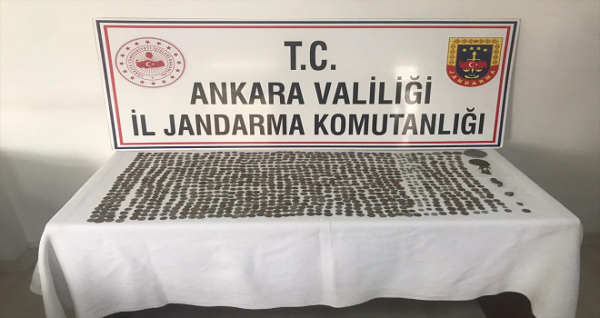 Ankara'da düzenlenen operasyonda 1016 sikke, at heykeli ve yüzük ele geçirildi