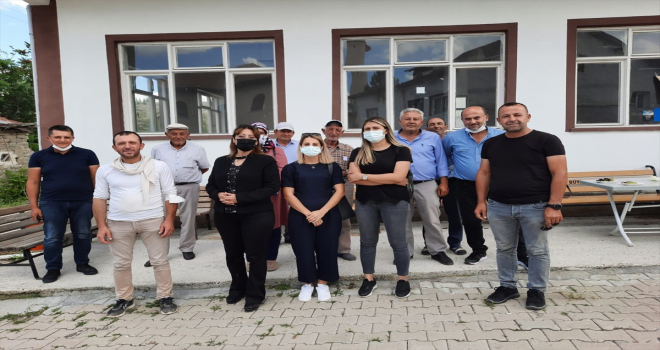 Ankara'daki hububat tarlalarında biçerdöver ve anız yangını kontrolü 