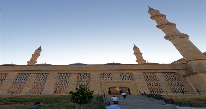 Antalya'da Kurban Bayramı namazı kılındı 