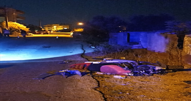 Antalya'da otomobille çarpışan motosikletin sürücüsü genç kız yaşamını yitirdi