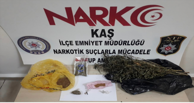 Antalya'da uyuşturucu madde ticareti yaptığı iddia edilen iki zanlı tutuklandı