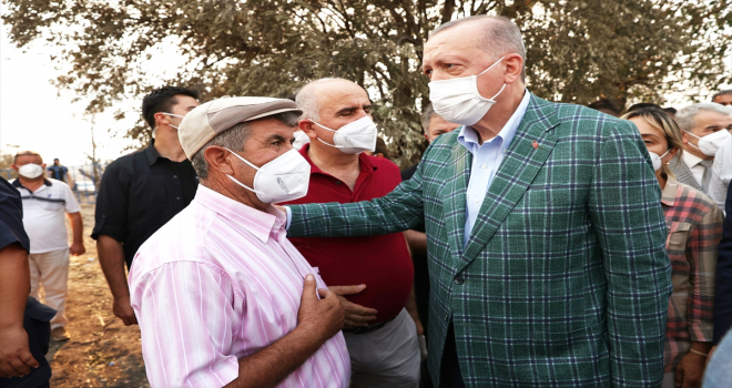 Cumhurbaşkanı Erdoğan, Manavgat'ta orman yangınından etkilenen vatandaşlarla bir araya geldi