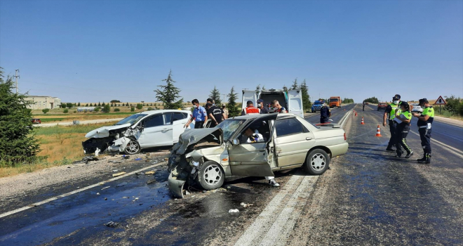 Eskişehir'de 2 otomobil çarpıştı: 1 ölü, 3 yaralı