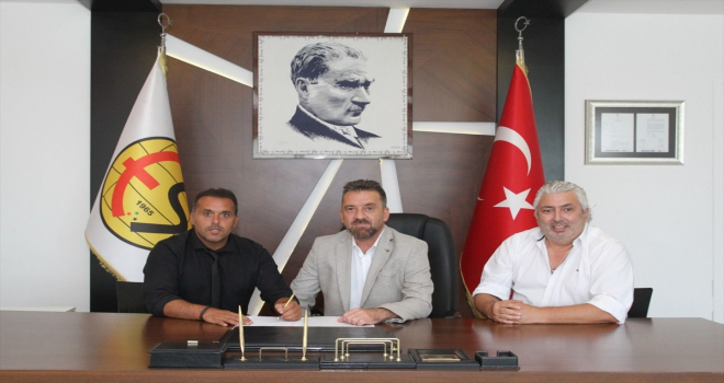 Eskişehirspor'un yeni teknik direktörü Cem Karaca oldu