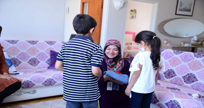 Kahramankazan Belediyesince çocuklara bayramlık giysi hediye edildi 