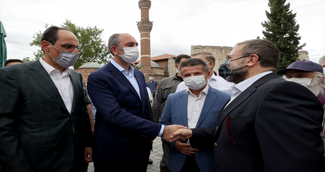 Kanal 7 Genel Yayın Yönetmeni Zahid Akman'ın annesi son yolculuğuna uğurlandı