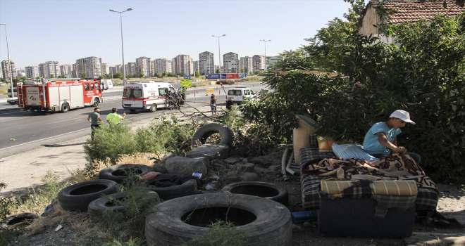 Kayseri'de evinin bahçesinde uyuyan çocuk otomobilin altında kalmaktan şans eseri kurtuldu