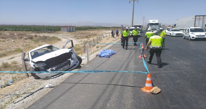 Konya'da tır otomobile çarptı: 2 ölü