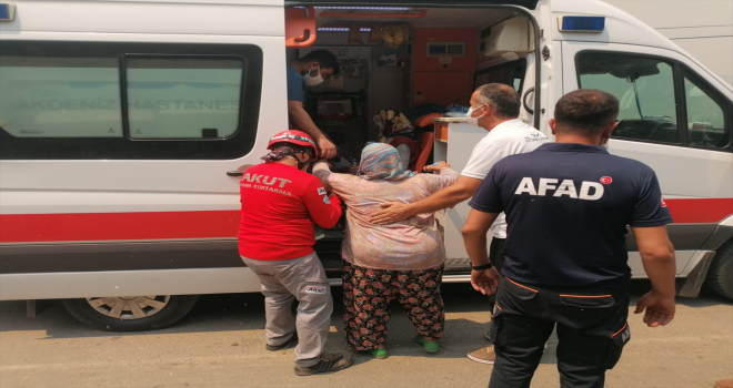 Manavgat'taki orman yangınını söndürme çalışmaları devam ediyor