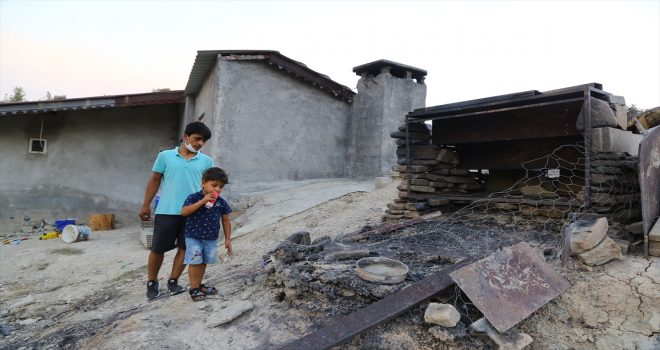 Manavgat'taki yangında evi kullanılamaz hale gelen aile yaşadıklarını anlattı