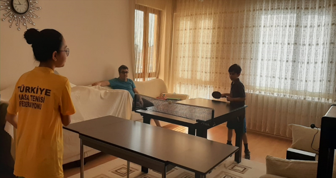 Masa tenisinin minik şampiyonu Ali Enes, müsabakalara evde yemek masasında hazırlandı
