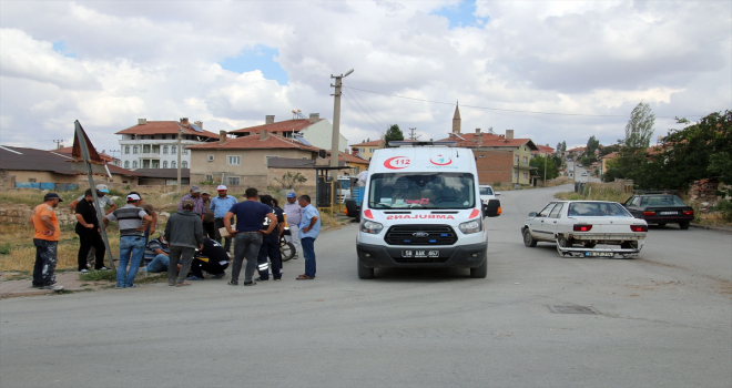 Şarkışla'da otomobil ile motosiklet çarpıştı: 1 yaralı 