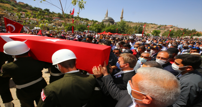 Şehit Piyade Uzman Çavuş Sergen Güçlüer, memleketi Aksaray'da son yolculuğuna uğurlandı