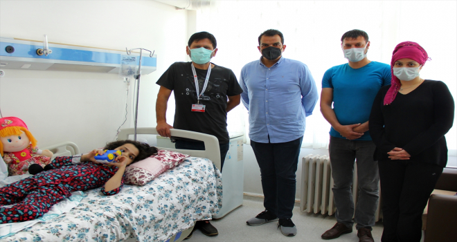 Sivas'ta doğuştan skolyoz hastası 9 yaşındaki Yağmur ameliyatla sağlığına kavuştu