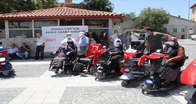 Yalıhüyük’te engellilere akülü araç hediye edildi