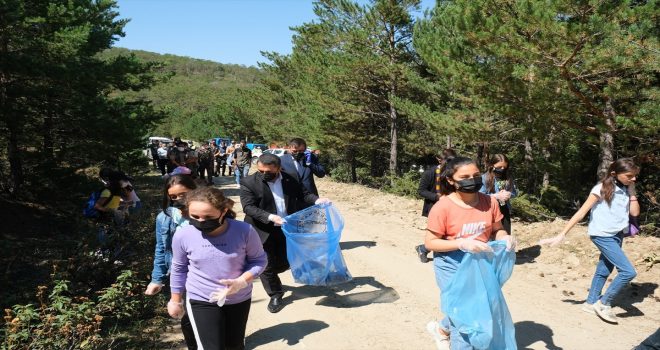 Akdağmadeni Kadıpınarı Tabiat Parkı’nda temizlik çalışması yapıldı