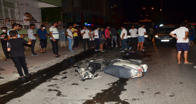 Antalya'da kaza yapan motosikletli ve yardımına gelenlere minibüs çarptı: 1'i ağır 4 yaralı