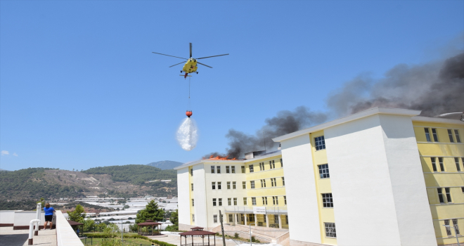 Antalya'da öğrenci yurdunda çıkan yangın hasara yol açtı 