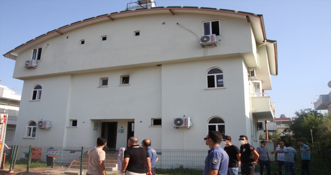 Antalya'da otel lojmanında çıkan yangın söndürüldü