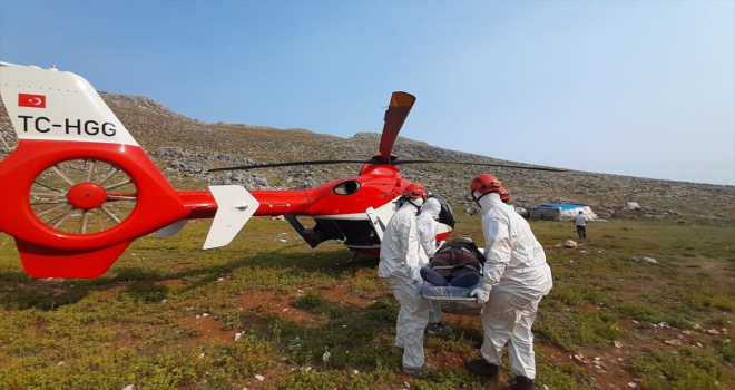 Antalya'da yaylada mahsur kalan 2 Kovid-19 temaslısı hava ambulansıyla hastaneye götürüldü