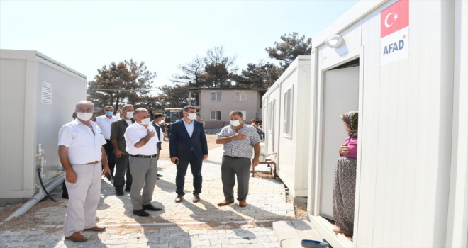 Antalya Valisi Yazıcı, yangından etkilenen Gündoğmuş'taki Senir Mahallesi'ni ziyaret etti