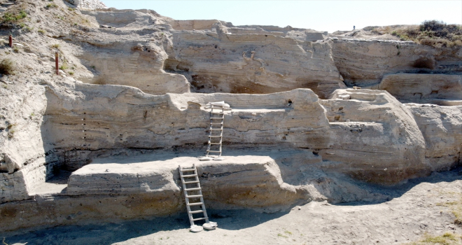 Aşıklı Höyük'te 9 bin 500 yıllık, beyin ameliyatlı kafatası bulunan kadın 